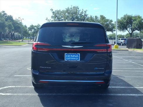 Used 2024 Chrysler Pacifica Limited FWD image 6