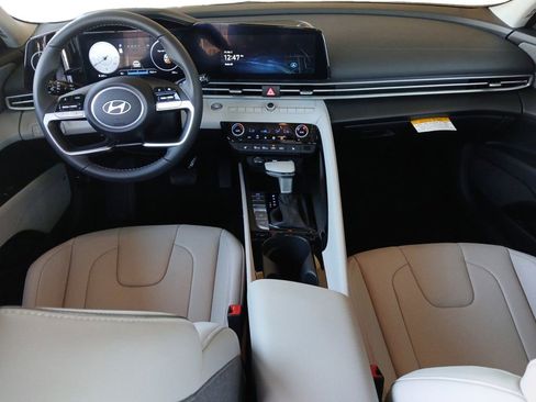 New 2025 Hyundai Elantra Limited image 10