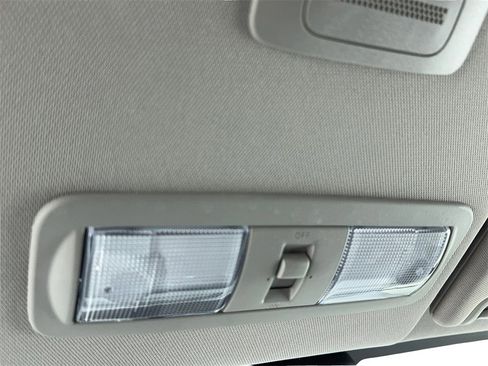 Used 2025 Nissan Frontier SV image 33