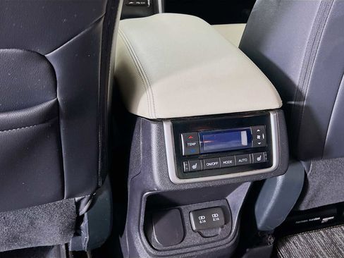 Used 2020 Subaru Ascent Limited w/ Technology Package image 27