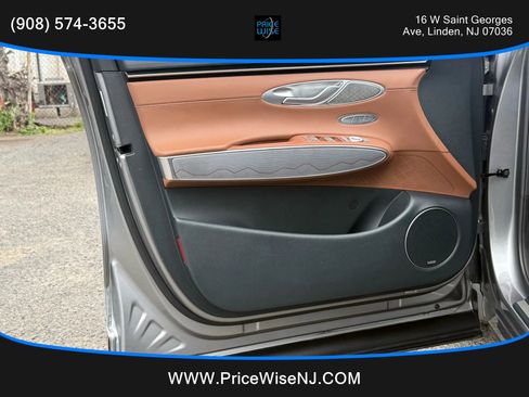 Used 2022 Genesis GV70 2.5T w/ Advanced Package image 7