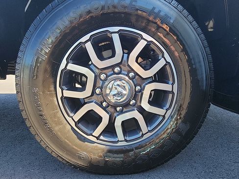 Used 2024 RAM 3500 Limited AWD/4WD image 9