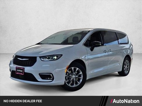 New 2026 Chrysler Pacifica Limited FWD image 1