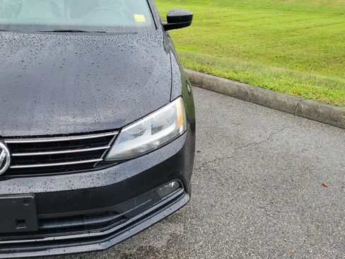 Used 2016 Volkswagen Jetta Sport FWD image 3