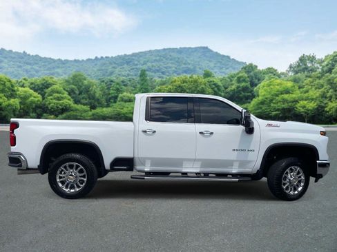 Used 2025 Chevrolet Silverado 3500 LTZ w/ LTZ Plus Package AWD/4WD image 21