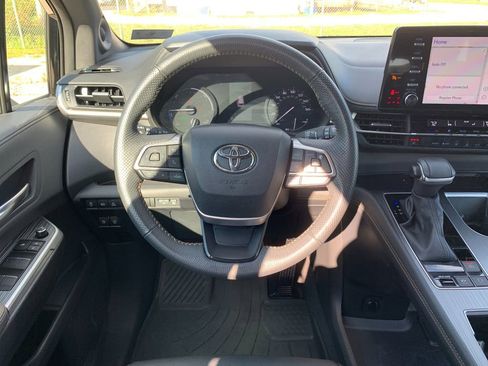Used 2024 Toyota Sienna XLE Woodland Edition AWD/4WD image 17