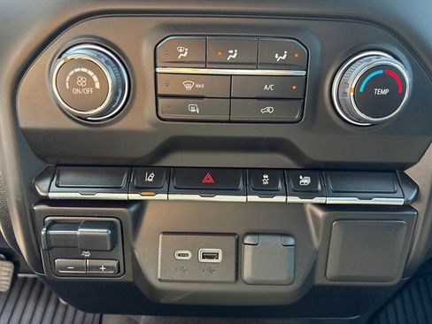 Used 2024 Chevrolet Silverado 2500 Custom image 25