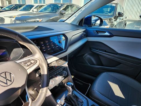 Certified 2022 Volkswagen Taos SE w/ Panoramic Sunroof Package image 10