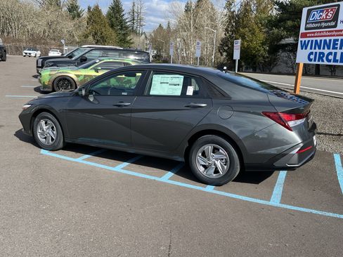 New 2026 Hyundai Elantra SE image 3