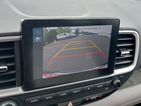 Used 2025 Hyundai Venue SEL FWD image 28