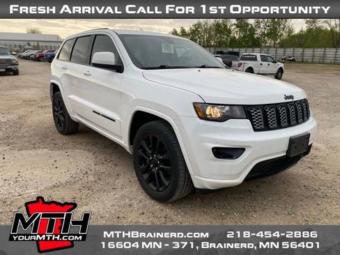 Used 2021 Jeep Grand Cherokee Laredo X AWD/4WD image 2