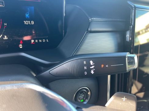 Used 2025 GMC Acadia Elevation image 18