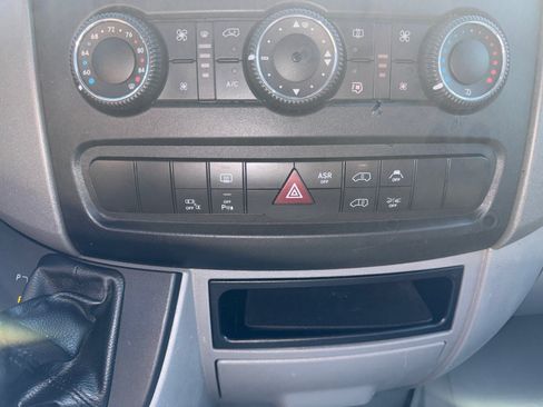 Used 2018 Mercedes-Benz Sprinter 2500 image 31