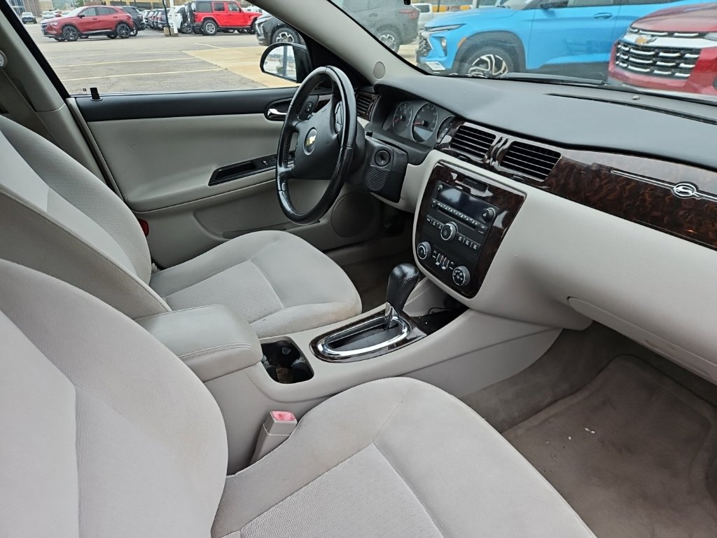 Used 2013 Chevrolet Impala LT w/ LT Sunroof Package FWD image 5