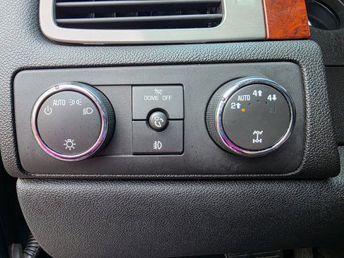 Used 2009 Chevrolet Avalanche LTZ image 16