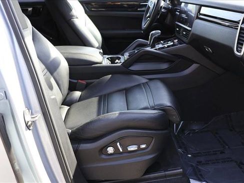 Used 2019 Porsche Cayenne AWD/4WD image 30