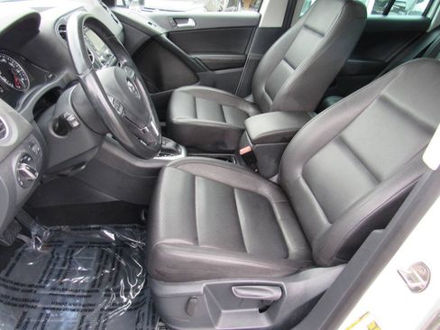 Used 2015 Volkswagen Tiguan SEL AWD/4WD image 16