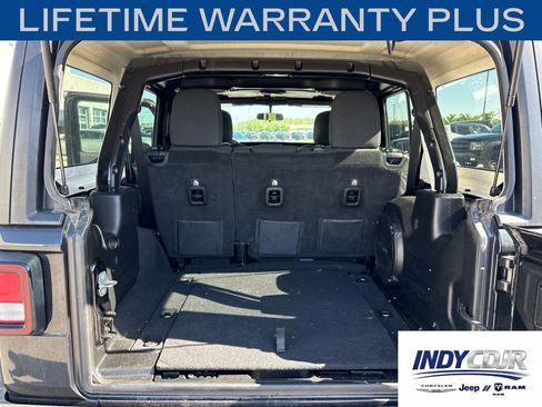 Used 2018 Jeep Wrangler Unlimited Sport S AWD/4WD image 10