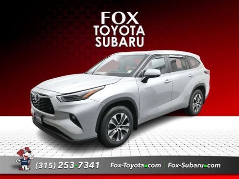 Used 2024 Toyota Highlander XLE image 1