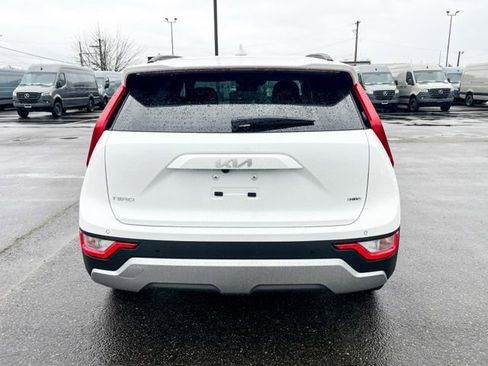 Certified 2024 Kia Niro EX image 7