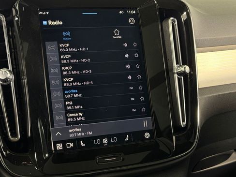 Used 2025 Volvo XC40 B5 Core image 17