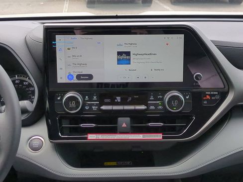 New 2026 Toyota Highlander XLE AWD/4WD image 18