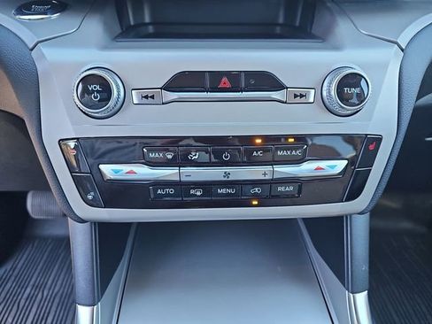 Used 2022 Ford Explorer XLT w/ Equipment Group 202A image 28