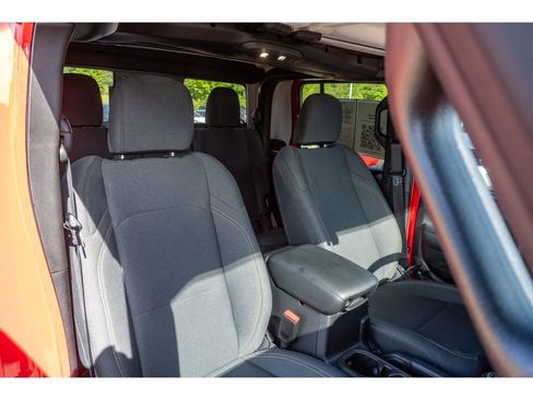 Used 2025 Jeep Gladiator Sport AWD/4WD image 18