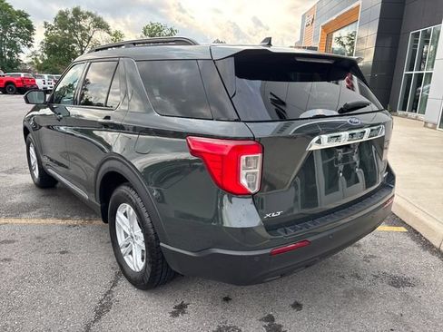 Used 2023 Ford Explorer XLT AWD/4WD image 3