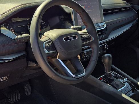Used 2025 Jeep Compass Trailhawk AWD/4WD image 21