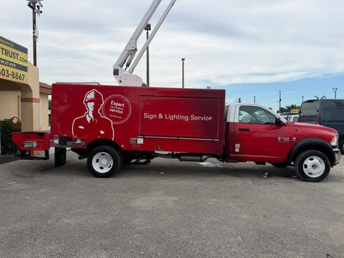 Used 2017 RAM 5500 Tradesman w/ Power & Remote Entry Group RWD image 11