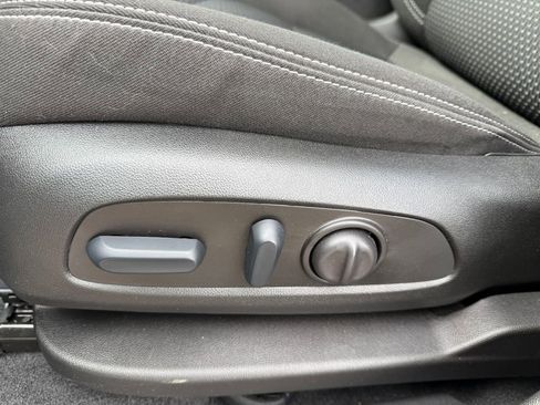 Used 2024 GMC Terrain SLE w/ Driver Convenience Package image 19