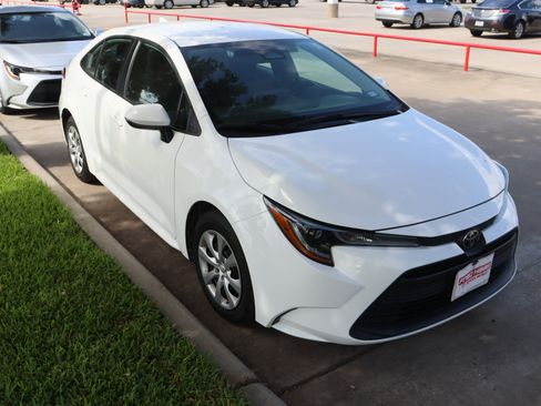 Certified 2024 Toyota Corolla LE FWD image 2