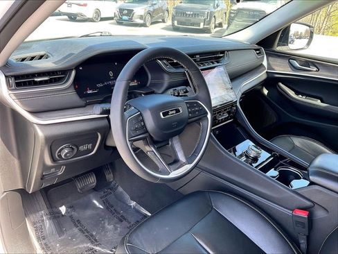 Used 2023 Jeep Grand Cherokee L Limited w/ Black Appearance Package AWD/4WD image 8
