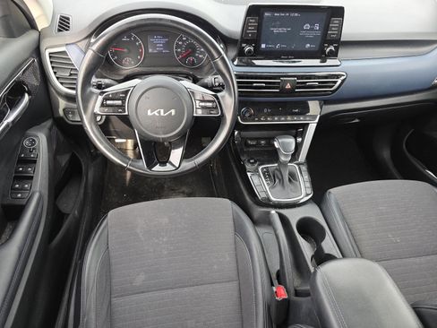 Used 2023 Kia Seltos S image 3