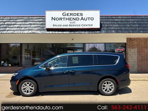 Used 2023 Chrysler Pacifica Touring-L FWD image 1