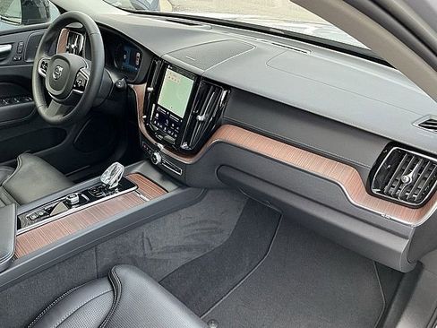 Used 2023 Volvo XC60 B6 Ultimate image 21