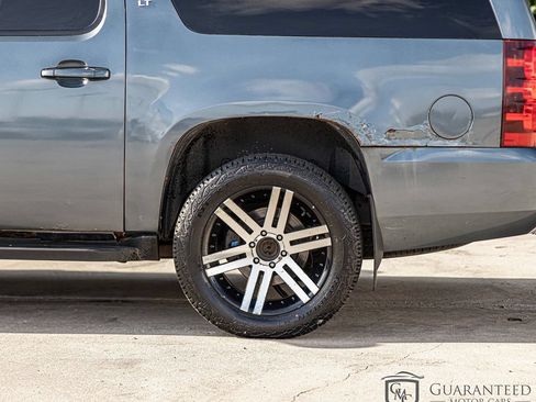 Used 2008 Chevrolet Suburban LT w/ LT Preferred Equipment Group AWD/4WD image 6