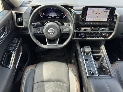 Used 2025 Nissan Pathfinder Platinum AWD/4WD image 17