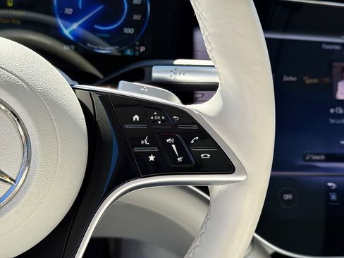 Used 2023 Mercedes-Benz EQS 580 4MATIC SUV image 26