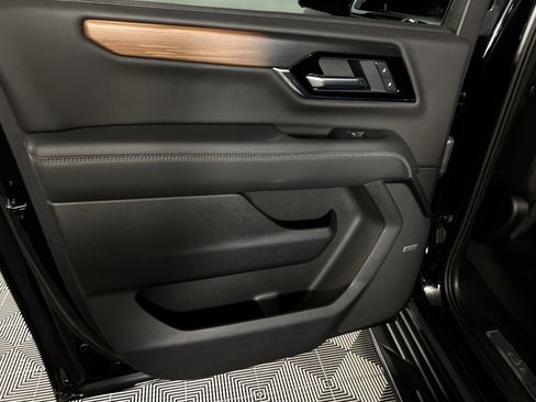 Used 2025 GMC Yukon XL Denali image 28