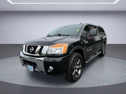 Used 2015 Nissan Titan SV w/ SV Value Truck Package AWD/4WD image 3