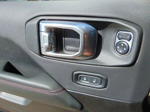 Used 2025 Jeep Wrangler Unlimited Rubicon image 20