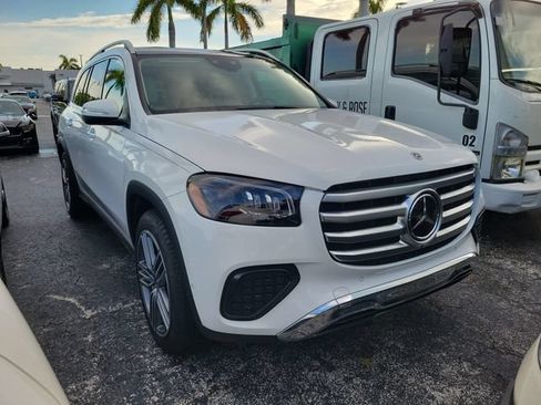 Used 2024 Mercedes-Benz GLS 450 4MATIC image 2