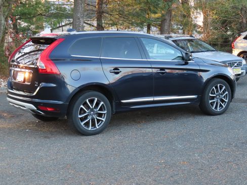 Used 2017 Volvo XC60 T6 Dynamic w/ Climate Package image 3