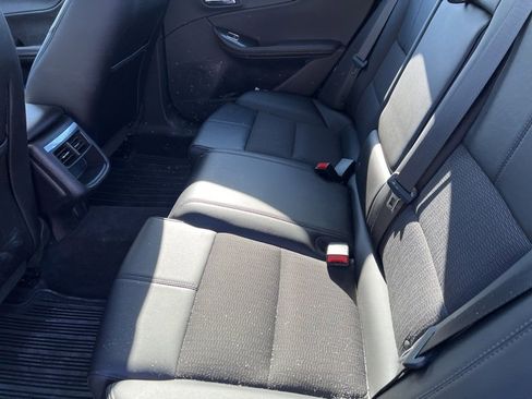 Used 2016 Chevrolet Impala LT w/ Convenience Package image 9