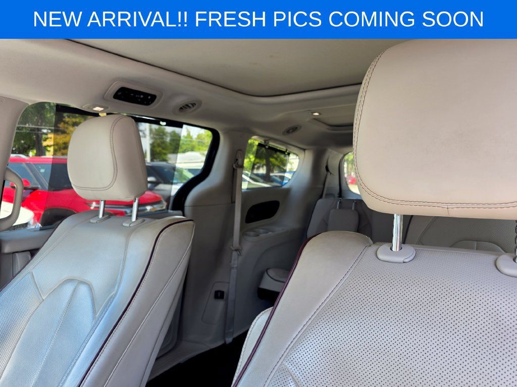 Used 2017 Chrysler Pacifica Limited FWD image 8