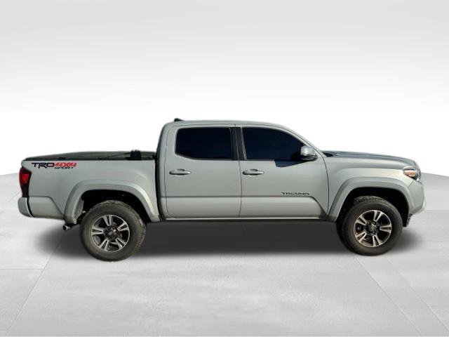 Used 2018 Toyota Tacoma TRD Sport AWD/4WD image 7