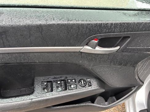 Used 2018 Hyundai Elantra SE w/ SE Connectivity Package 04 image 14