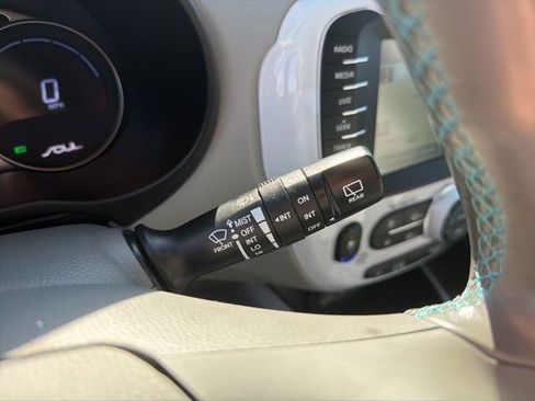 Used 2018 Kia Soul EV + w/ Sun & Fun Package image 43